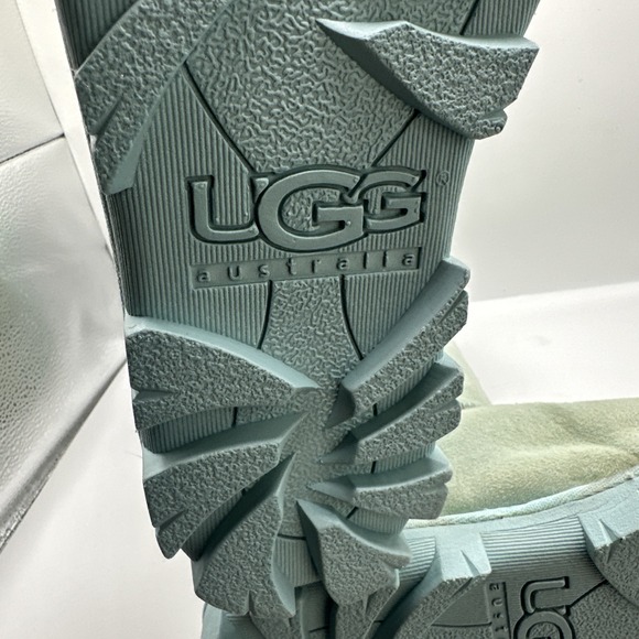 Ugg Australia Classic Tall #5845 Tall Sheepskin Light Blue Threadsole Sz 8 - Picture 6 of 9